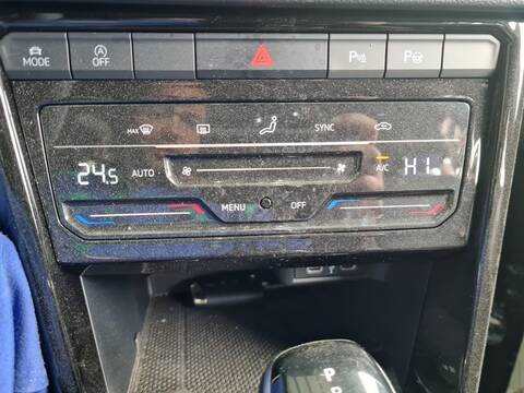 Foto 2ª: Mando Climatizador Volkswagen T-Roc STYLE 149CV 110KW [DXDB] (2024)