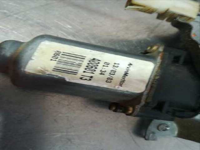 Foto 3ª: Elevalunas Manual Trasero Izquierdo Nissan Primera ACENTA BERLINA 120CV 88KW [F9Q] (2003)