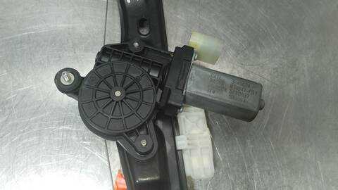 Foto 4ª: Elevalunas Manual Trasero Izquierdo Bmw Serie 3 315 318D M SPORT 150CV 110KW [B47D20A] (2015)