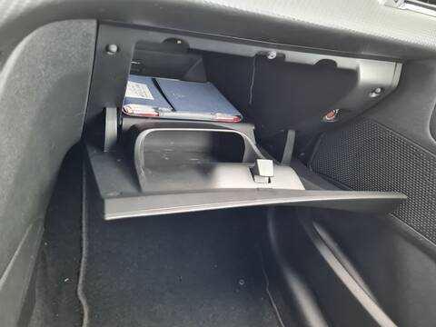 Foto 2ª: Guantera Peugeot 208 TECH EDITION 102CV 75KW [YH01] (2019)