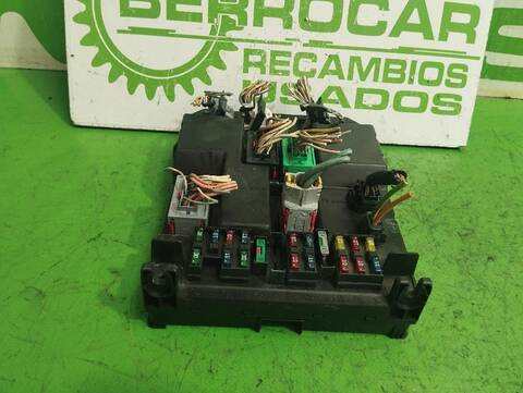 Foto 2ª: Caja Reles Fusibles Citroen C5 2.0 HDI 109CV [RHZDW10ATED] (2001)