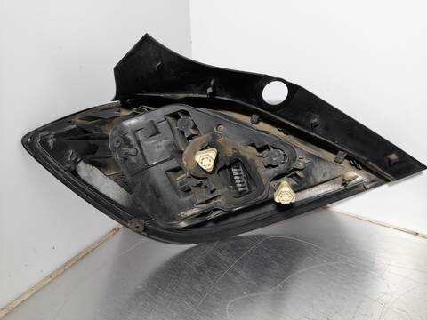Foto 4ª: Piloto Trasero Derecho Opel Astra COSMO 105CV 77KW [Z16XEP] (2006)
