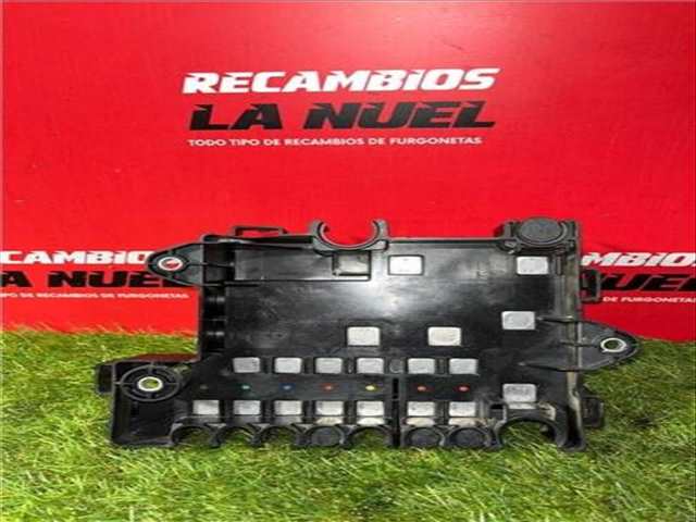 Foto 2ª: Caja Reles Fusibles Iveco Daily FG 33 S V BATALLA 3520 DIESEL SCR 136CV 100KW FURGON [F1AGL411J*C] (2018)