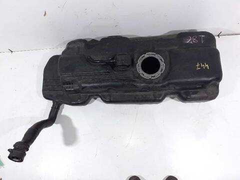 Foto 2ª: Deposito de Combustible Mercedes Vito 88CV 65KW