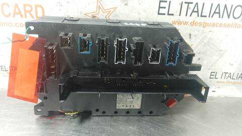 Foto 4ª: Caja Reles Fusibles Mercedes Clase S 220 500 221.071) BERLINA 388CV 285KW [M273961] (2006)