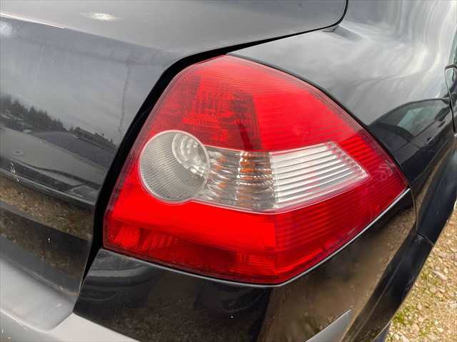 Foto 3ª: Piloto Trasero Derecho Renault Megane 1.9 DCI 120cv [F9QB8] (2005)