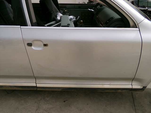 Puerta Delantera Derecha Volkswagen Touareg 2.5 TDI 2002-2010