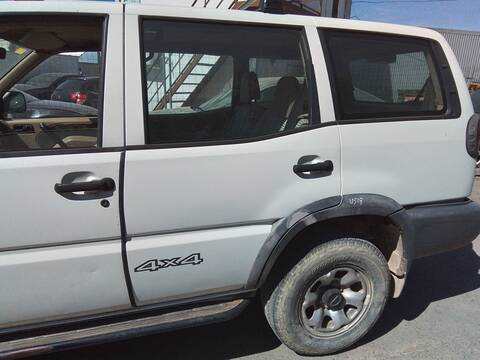 Foto 2ª: Puerta Trasera Izquierda Nissan Terrano AVENTURA 125CV 92KW [TD27TI] (2001)