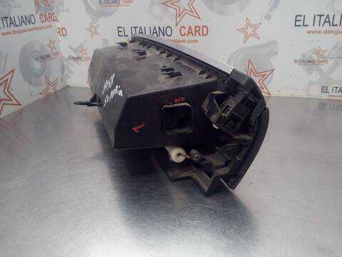 Foto 2ª: Guantera Toyota Verso COMFORT 112CV 82KW [N47C16A] (2015)