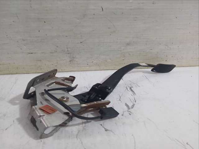 Foto 3ª: Pedal Embrague Kia Carens 2.0 CRDI 140 140CV 103KW [D4EA] (2007)