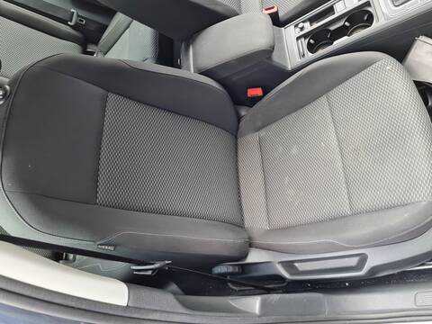 Asiento Delantero Derecho Volkswagen Golf ADVANCE 116CV 85KW