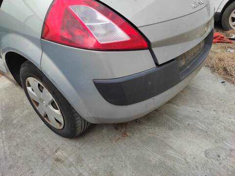 Foto 3ª: Paragolpes Trasero Renault Megane K9KF7 BERLINA II BERLINA 5P (2004)