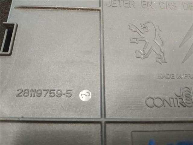 Foto 3ª: Caja Reles Fusibles Peugeot 308 1.6 ACCESS [1.6 LTR. - 68 KW 16V HDI FAP] [9HP 0 9H06]