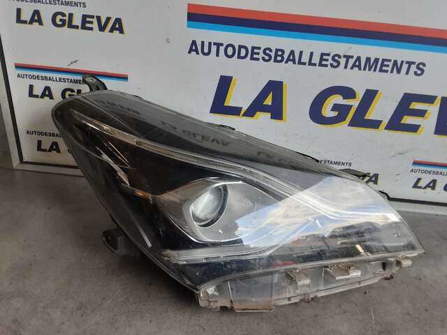Faro Derecho Toyota Yaris 1.5 HIBRID 73-75CV/54-55KW 0CV