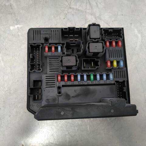 Caja Reles Fusibles Nissan Qashqai TEKNA 106CV 78KW