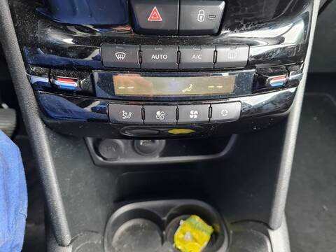 Foto 2ª: Mando Calefacción A. A. Peugeot 208 TECH EDITION 102CV 75KW [YH01] (2019)