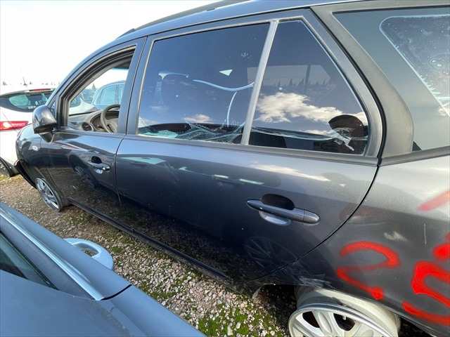 Foto 2ª: Puerta Trasera Izquierda Kia Carens 2.0 D [D4EA-W] (2008)