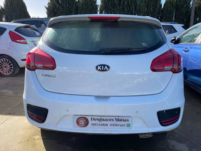 Foto 3ª: Paragolpes Trasero Kia Ceed 1.4 G 100cv [G4LC] (2018)
