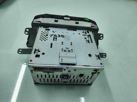 Foto 3ª: Sistema Audio Radio CD Hyundai i20 ESSENCE 75CV 55KW [D3FA] (2015)