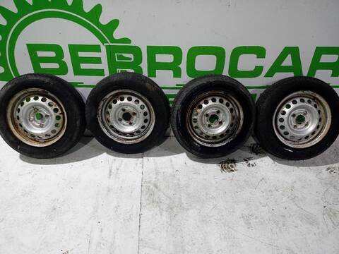 Foto 3ª: Juego LLantas Nissan Micra BASICO 54CV [CG10DE] (1998)