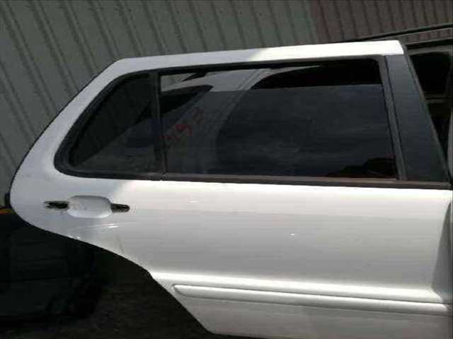 Foto 2ª: Puerta Trasera Derecha Mercedes Clase ML 270 CDI 163.113) W163) [D612963] (2002)