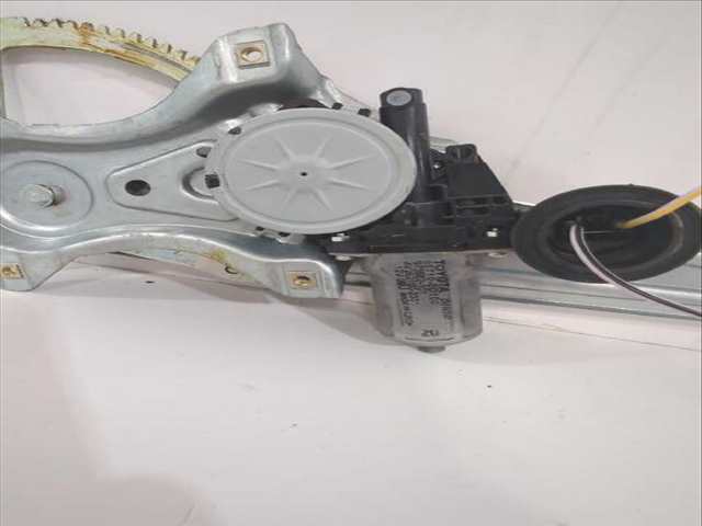 Foto 2ª: Elevalunas Manual Trasero Izquierdo Toyota Yaris ACTIVE 112CV [2NRFKE] (2017)