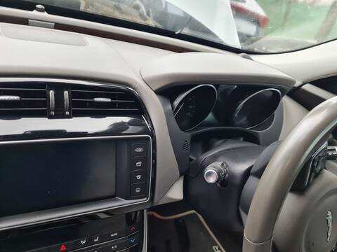 Foto 2ª: Salpicadero Jaguar XE PORTFOLIO 180CV 132KW (2016)