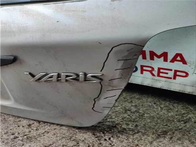 Portón Toyota Yaris 1.3