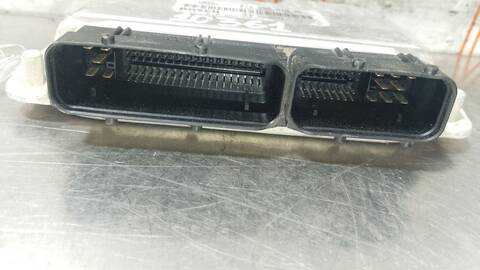 Foto 2ª: Centralita Motor ECU Volkswagen Transporter COMBI 88CV 65KW FURGONETA [AJT] (2001)