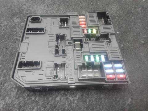 Caja Reles Fusibles Renault Megane 1.2 TCE 130 B9MR) HATCHBACK 130CV 97KW IV HATCHBACK B9A/M/N_)