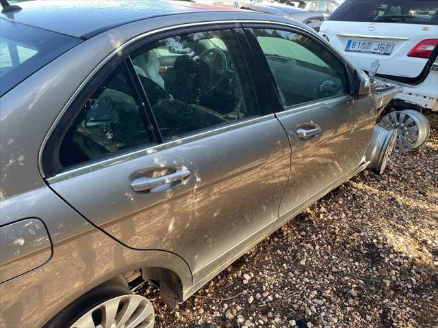 Foto 3ª: Puerta Trasera Derecha Mercedes Clase C 220 2.0 CDI 170CV [646811] (2007)