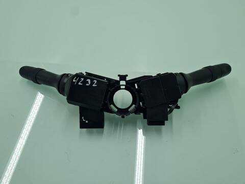 Foto 3ª: Mando Multifuncion Toyota Verso 2.0 D-4D CAT 126CV 93KW [1AD-FTV] (2010)
