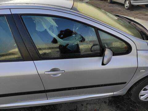 Puerta Delantera Derecha Peugeot 307 9HY BERLINA