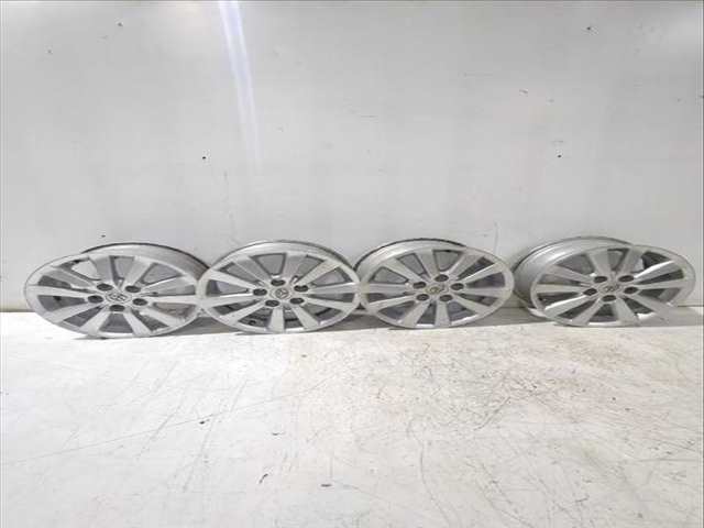 Juego LLantas Toyota Auris 1.6 ZRE151_) 124CV