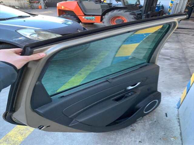 Foto 2ª: Puerta Trasera Izquierda Renault Scenic 1.6 DCI 130CV [R9M 402] (2013)