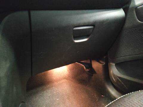 Guantera Peugeot 208 HM01