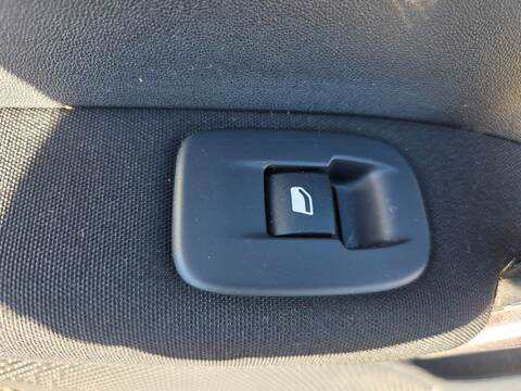 Botonera Elevalunas Peugeot 2008 HMZ