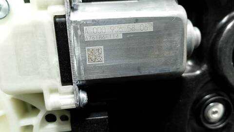 Foto 4ª: Elevalunas Eléctrico Delantero Izquierdo Mercedes Clase A 140 A 200 177.087) 163CV 120KW (2018)