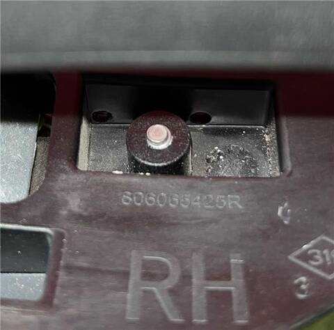 Foto 2ª: Maneta Exterior Delantera Derecha Renault Express KANGOO 102CV 75KW KANGOO IIIRAPID [5AQ609] (2023)