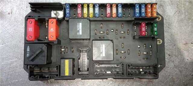 Foto 2ª: Caja Reles Fusibles Land Rover Range 4.4 V8 HSE [4.4 LTR. - 210 KW V8 CAT] [448PN]