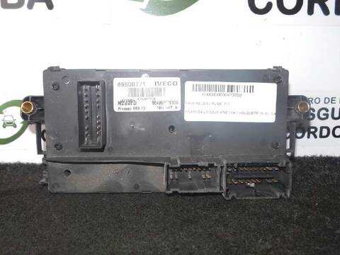 Foto 2ª: Caja Reles Fusibles Iveco Daily 30-10 CLASSIC CAJA ABIERTA 103CV 76KW [8140.23] (1999)