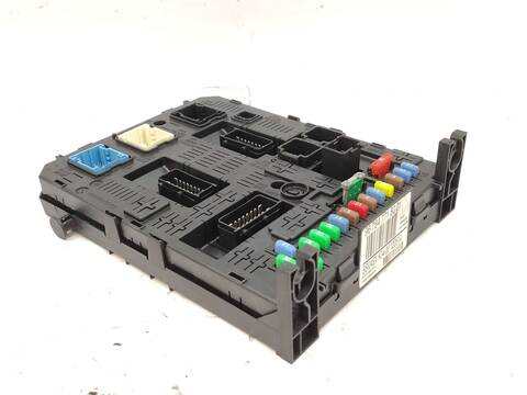 Caja Reles Fusibles Peugeot 5008 1.6 HDI 114CV 84KW