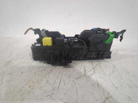 Foto 3ª: Caja Reles Fusibles Opel Astra 1.7 CDTI L48) 100CV [Z 17 DTH] (2004)