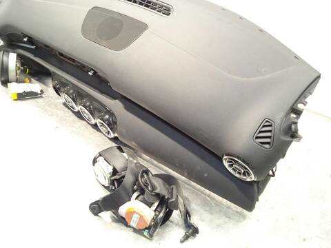 Foto 3ª: Kit Airbag Mercedes Clase A 140 A 200 4-MATIC 177.188) 163CV 120KW [282914] (2018)