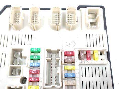 Foto 3ª: Caja Reles Fusibles Renault Megane 1.6 16V BZ1B BZ1H) HATCHBACK 110CV 81KW III HATCHBACK BZ0/1_ B3_) [K4M858] (2008)