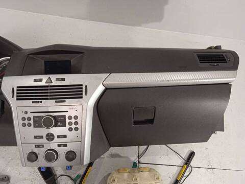 Foto 3ª: Salpicadero Opel Astra 1.9 16V CDTI CAT Z 19 DTH - LRD) 150CV 110KW (2006)