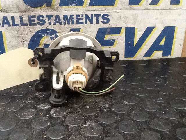 Foto 2ª: Faro Antiniebla Delantero Derecho Peugeot 208 1.600 HDI 92CV/68KW 0CV [9H06] (2014)