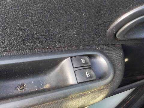 Botonera Elevalunas Renault Clio 1.5 DCI DIESEL CAT 75CV 55KW