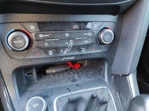 Mando Climatizador Ford Focus M1DD BERLINA