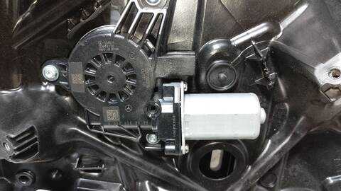 Foto 3ª: Elevalunas Manual Trasero Izquierdo Mercedes Clase A 140 A 200 177.087) 163CV 120KW (2018)